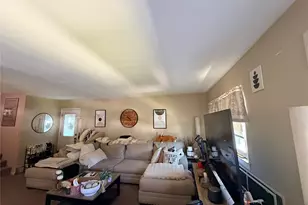 381 N Monroe Ave, Lindenhurst, NY 11757 - Photo 36