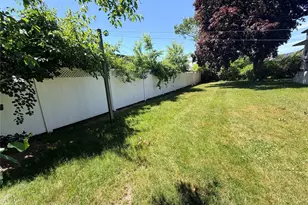 381 N Monroe Ave, Lindenhurst, NY 11757 - Photo 44
