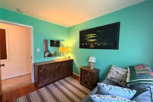 381 N Monroe Ave, Lindenhurst, NY 11757 - Photo 22