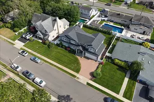 28 Red Oak Pl, Massapequa, NY 11758 - Photo 6