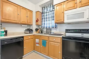 800 Oakwood Dr, Peekskill, NY 10566 - Photo 10