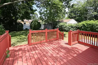 530 Coolidge Avenue, Rockville Centre, NY 11570 - Photo 22