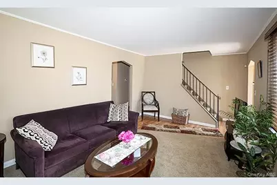 530 Coolidge Avenue, Rockville Centre, NY 11570 - Photo 4