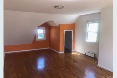 7 Walters Avenue, Syosset, NY 11791 - Photo 2