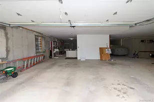 370 Rider Ave, Patchogue, NY 11772 - Photo 38