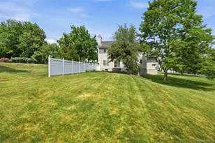2 Gatehouse Pl, Walden, NY 12586 - Photo 6