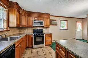 88 Pinewood Dr, Shirley, NY 11967 - Photo 2