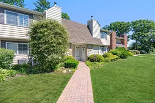 200 Lake Pointe Cir, Middle Island, NY 11953 - Photo 8
