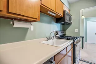 200 Lake Pointe Cir, Middle Island, NY 11953 - Photo 22
