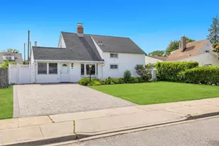 17 Skylark Ln, Levittown, NY 11756 - Photo 2