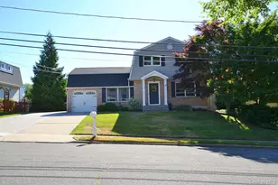 17 Wade Dr, Lake Grove, NY 11755 - Photo 2