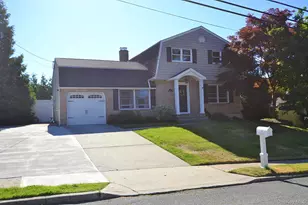17 Wade Dr, Lake Grove, NY 11755 - Photo 4