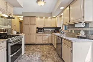 26 Pugsley Pkwy, Cortlandt Manor, NY 10567 - Photo 10