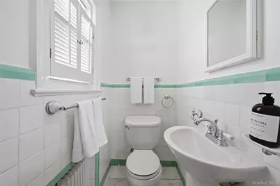 63 Andrew Street, Manhasset, NY 11030 - Photo 14