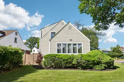 1660 Fenimore Road, Hewlett, NY 11557 - Photo 34