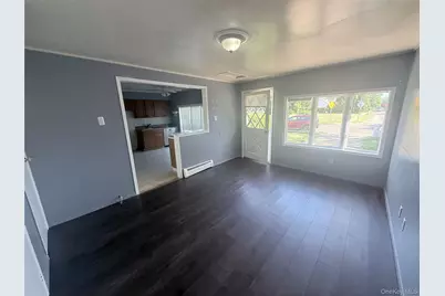 143 Red Maple Drive N, Levittown, NY 11756 - Photo 2