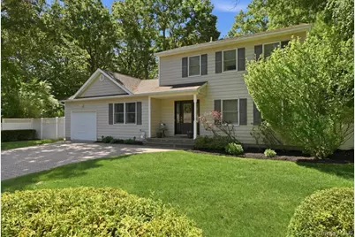 32 Scenic Hills Drive, Ridge, NY 11961 - Photo 4