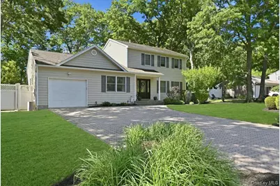 32 Scenic Hills Drive, Ridge, NY 11961 - Photo 2