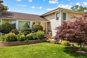 228 Robby Ln, Manhasset Hills, NY 11040 - Photo 2