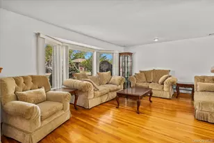 228 Robby Ln, Manhasset Hills, NY 11040 - Photo 4