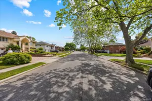 228 Robby Ln, Manhasset Hills, NY 11040 - Photo 38