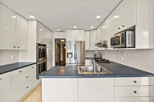 228 Robby Ln, Manhasset Hills, NY 11040 - Photo 12