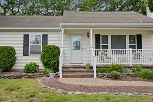 42 Apex Dr, Coram, NY 11727 - Photo 2
