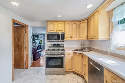 535 Outlook Avenue, West Babylon, NY 11704 - Photo 10