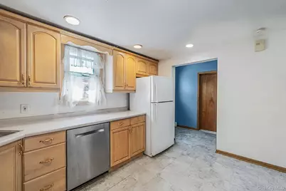 535 Outlook Avenue, West Babylon, NY 11704 - Photo 8