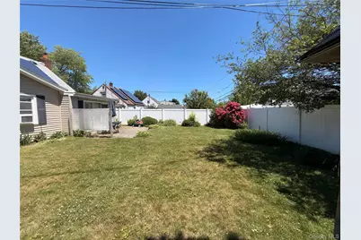 19 Surrey Lane, Levittown, NY 11756 - Photo 4