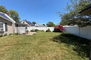 19 Surrey Ln, Levittown, NY 11756 - Photo 4