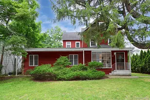 49 Red Ground Rd, Roslyn Heights, NY 11577 - Photo 2