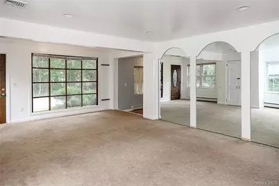 49 Red Ground Road, Roslyn Heights, NY 11577 - Photo 6