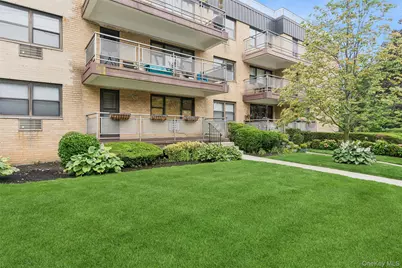 40 Stoner Avenue #1R, Great Neck, NY 11021 - Photo 4