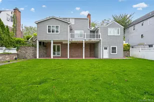 161 Greenway W, New Hyde Park, NY 11040 - Photo 18
