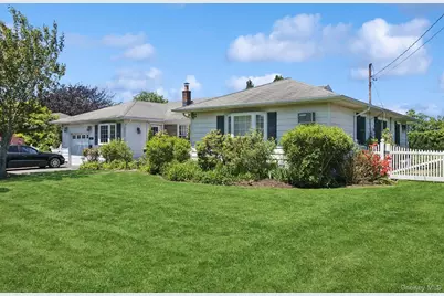 59 Wiltshire Street, Southampton, NY 11968 - Photo 2