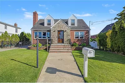 465 Washington Place, Mineola, NY 11501 - Photo 1