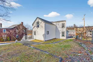 27 Spruce St, Poughkeepsie, NY 12601 - Photo 2