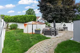 114 5th St, Lindenhurst, NY 11757 - Photo 10