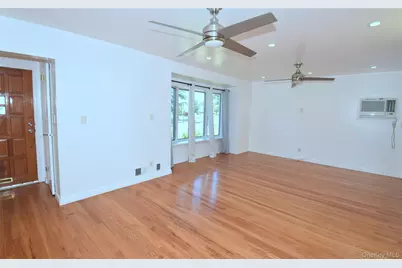 54 Camden Place, New Hyde Park, NY 11040 - Photo 14