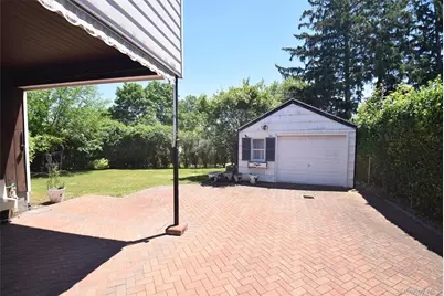 54 Camden Place, New Hyde Park, NY 11040 - Photo 30