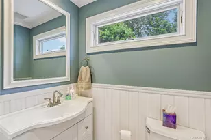 123 Stratford Ave, Williston Park, NY 11596 - Photo 10
