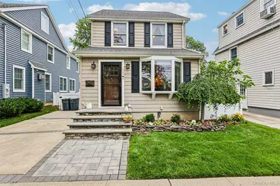 123 Stratford Avenue, Williston Park, NY 11596 - Photo 2