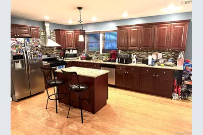 285 Daniel Street, Lindenhurst, NY 11757 - Photo 10