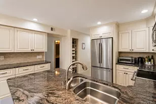302 Vista Dr, Jericho, NY 11753 - Photo 16