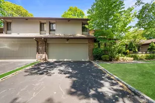 302 Vista Dr, Jericho, NY 11753 - Photo 2