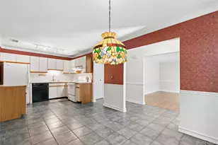 950 Skyline Dr, Coram, NY 11727 - Photo 10