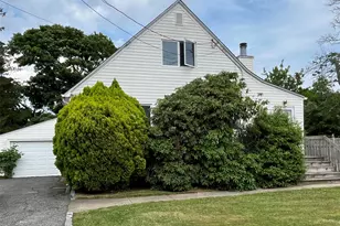 25 Conklin St, Deer Park, NY 11729 - Photo 2