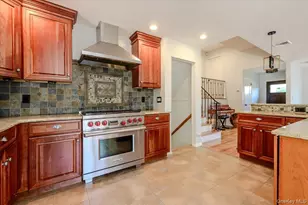 2419 Rockville Centre Pkwy, Oceanside, NY 11572 - Photo 8
