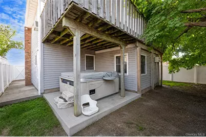 233 E Alhambra Avenue, Lindenhurst, NY 11757 - Photo 24
